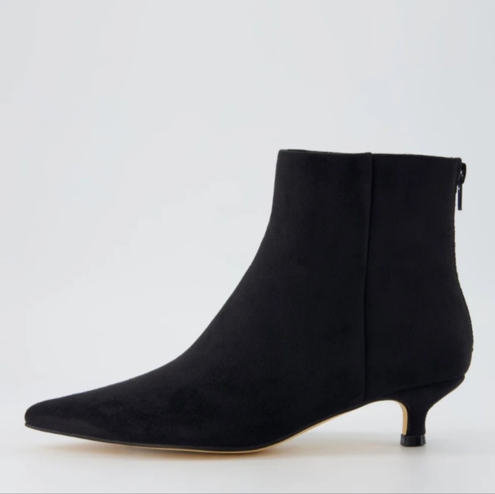 New W/O Tags Cushionaire Classic Black Suede Pointed Toe Kitten Heel Ankle Boots